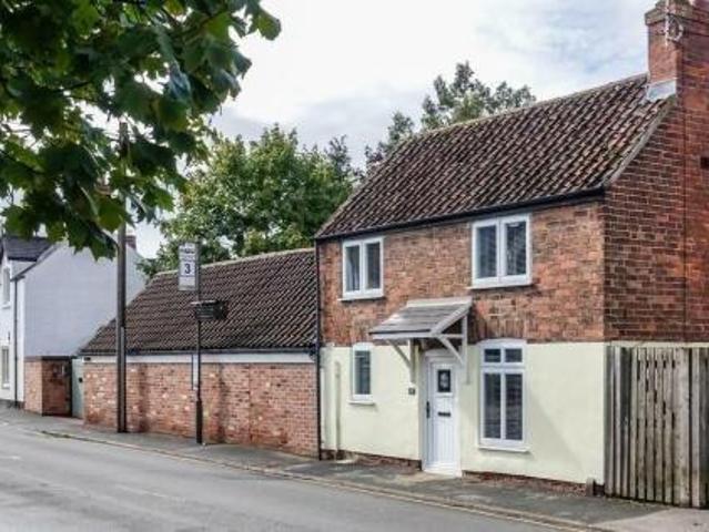 Ruddington Lane, Nottingham. 1 bed house to rent £925 pcm £213 pw