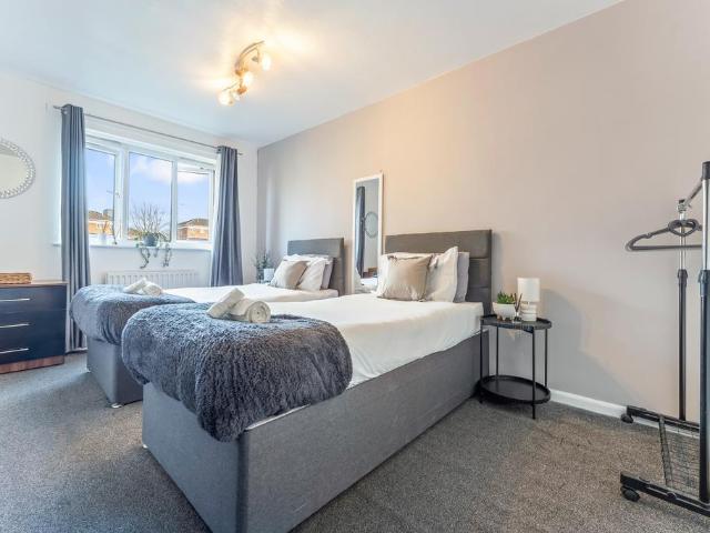 Rudge Walk, Birmingham B18 3 bed apartment to rent £2,100 pcm £485 pw