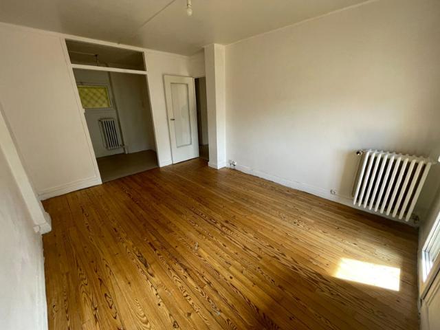 RUE BOSSUET T4 5ème étage sans ascenseur
