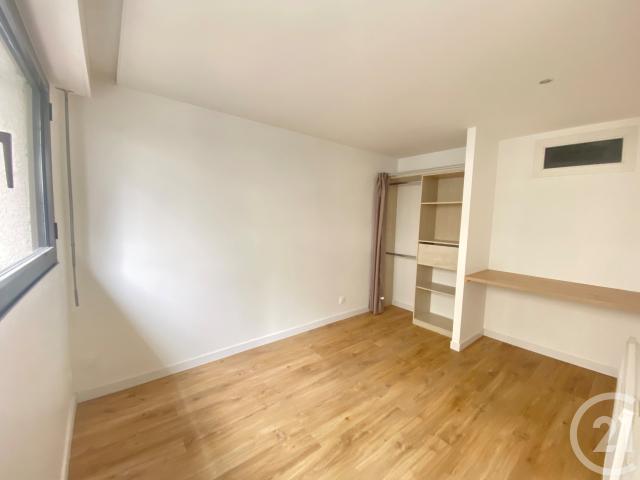 RUE BALAY: Appartement NON MEUBLE de type 2 en Rez de chaussé.