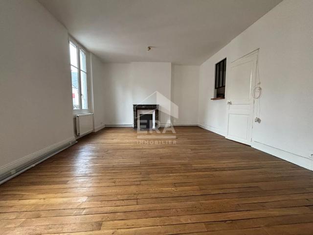 RUE DE BOURGOGNE Appartement de standing refait à neuf avec isolation thermique et phonique 3 pièce s 78 m²