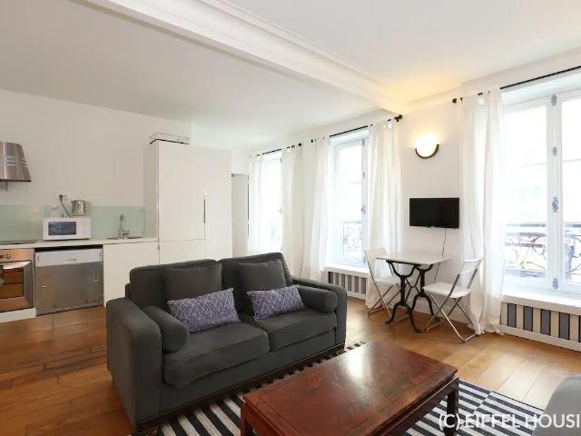 Rue de Bassano