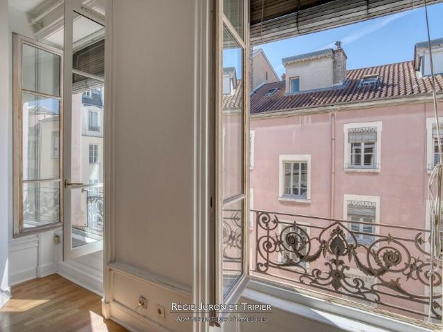 Rue de Sèze Appartement 2 pièces en étage élevé sur cour