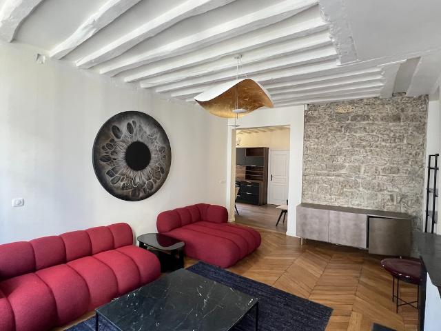 Rue de Verneuil Superbe appartement de réception entièrement rénové, 2 suites