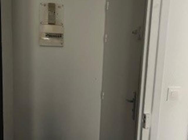 Rue du bourg studio meublé de 27,56m² au 1er étage sans ascenseur