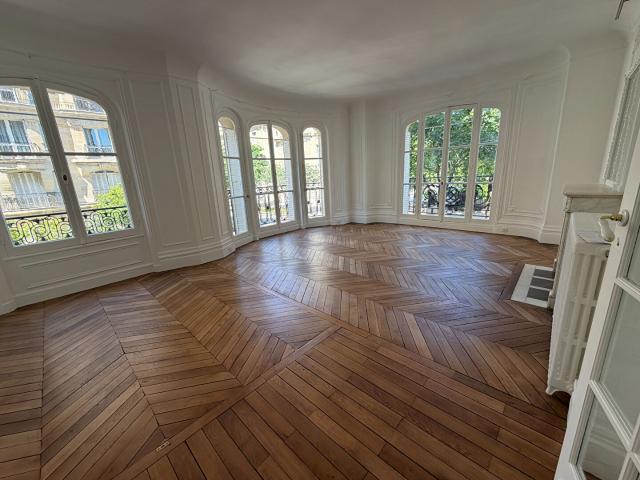 Rue du Général Lambert, 75007, 5 pièces, 134.05 m2
