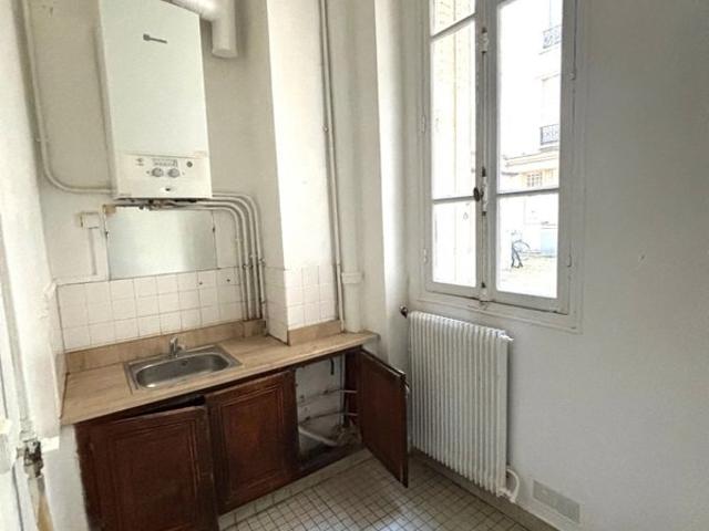 RUE EUGENE JUMIN STUDIO A RENOVER