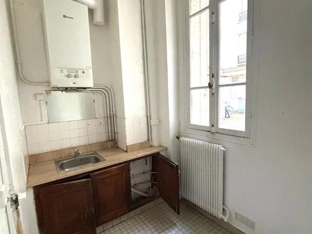 RUE EUGENE JUMIN STUDIO A RENOVER