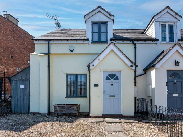 Rue St. Gregoire, Holywell CH8 2 bed semi detached house to rent £900 pcm £208 pw