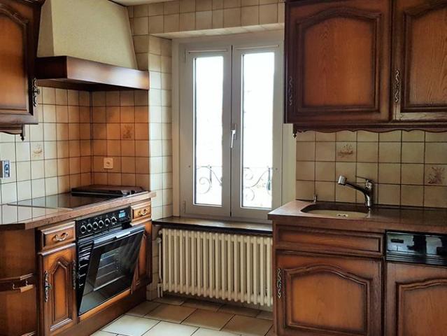 Rue Pierre Dubied 10, Couvet Appartement 4.5 pces au 1er étage