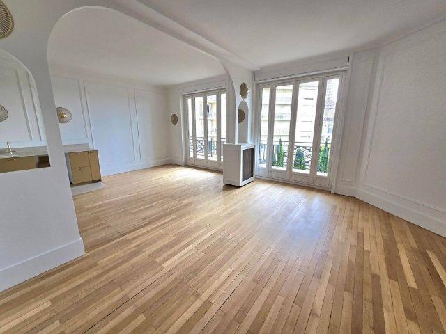 Rue Raynouard dans un magnifique immeuble