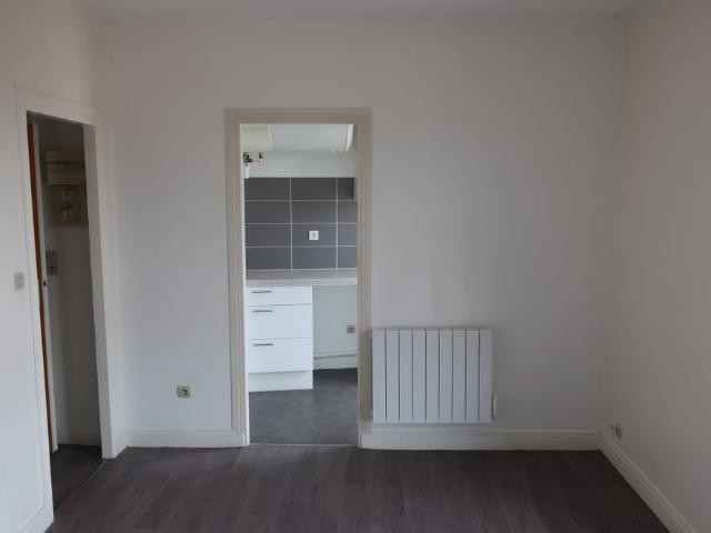 RUE REIMBEAU, Reims