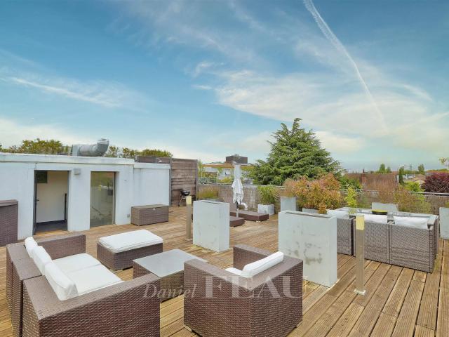 Rueil Malmaison Centre ville Comme une maison Triple. 291m² Rueil Malmaison