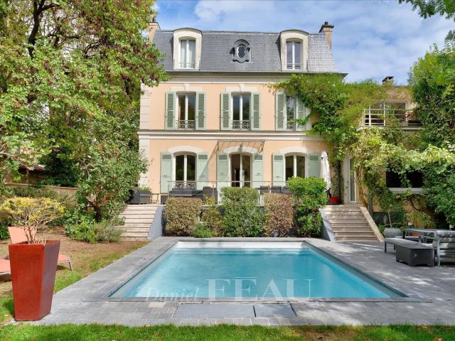 Rueil Malmaison Elégante demeure Piscine extérieure 6. 331m² Rueil Malmaison