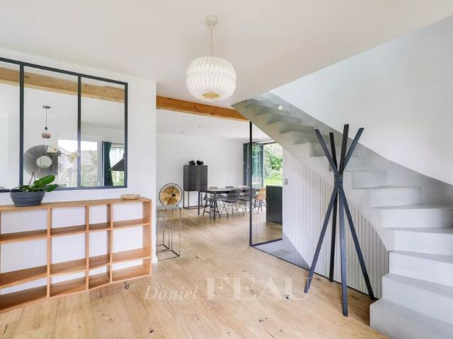 Rueil Malmaison Maison familiale avec jardin, beaux volumes