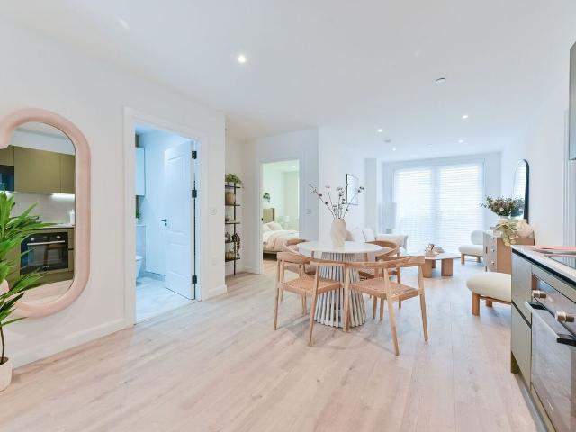 Rufus Lodge, Earlsfield, Wimbledon SW18, 2 bed flat to rent, £2,750 pcm | PrimeLocation