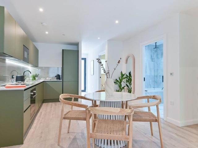 Rufus Lodge, Earlsfield, Wimbledon SW18, 2 bed flat to rent, £2,850 pcm | PrimeLocation