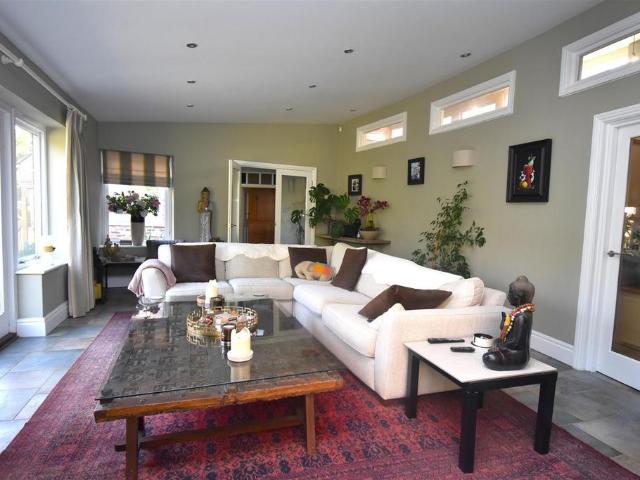Rufforth, York 4 bed detached house to rent £2,600 pcm £600 pw
