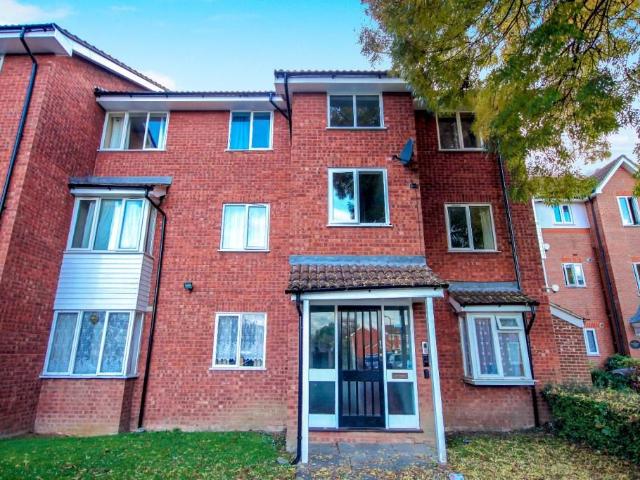 Rufford Close, Harrow HA3, 2 bed flat to rent, £1,800 pcm | PrimeLocation
