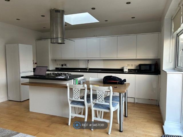 Rugby Avenue, Wembley HA0, 3 bed bungalow to rent, £2,350 pcm | PrimeLocation