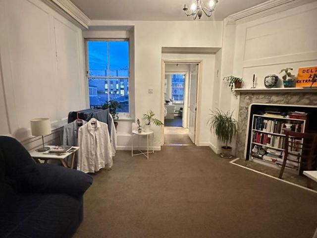 Rugby House 6 Great Ormond Street. 2 bed house to rent £1,500 pcm £346 pw