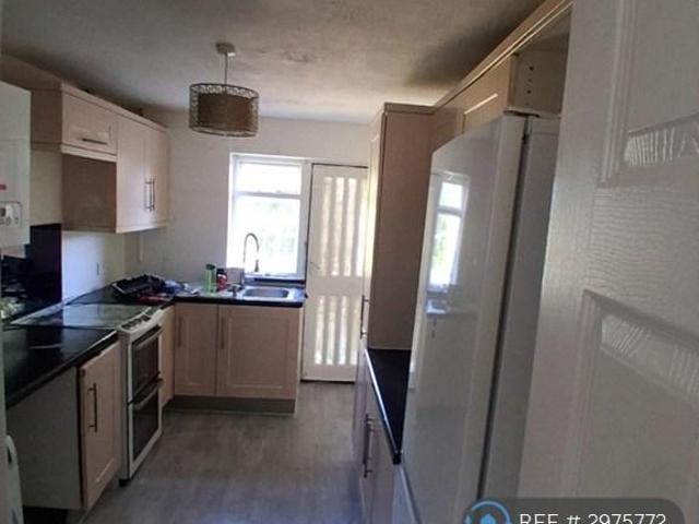 Rugby Road, Dagenham, RM9 3 bed terraced house to rent £2,450 pcm £565 pw