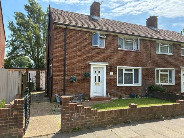 Ruggles Brise Road, Ashford 3 bed semi detached house to rent £1,975 pcm £456 pw