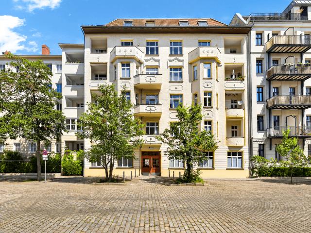 Ruhe im Zuhause, Leben vor der Tür – sanierter Altbau mit Balkon