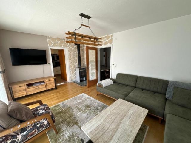 RUHE, LICHT & AUSSICHT STILVOLLE WOHNUNG MIT GARTEN UND BALKON