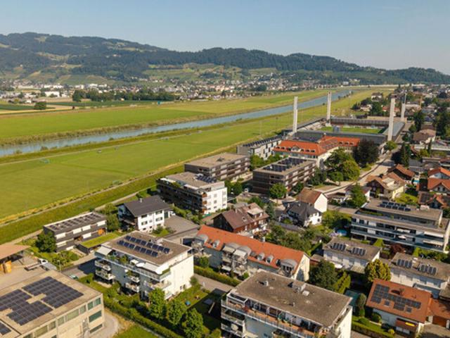 Ruhe. Licht. Lebensqualität. Dachgeschosswohnung mit Balkon und Carport in gepflegter Kleinwohnanlage