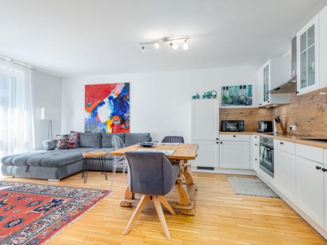 Ruhe. sonne. Wallersee. 2 Zimmer Wohnung mit sonnigem Balkon und Tiefgarage