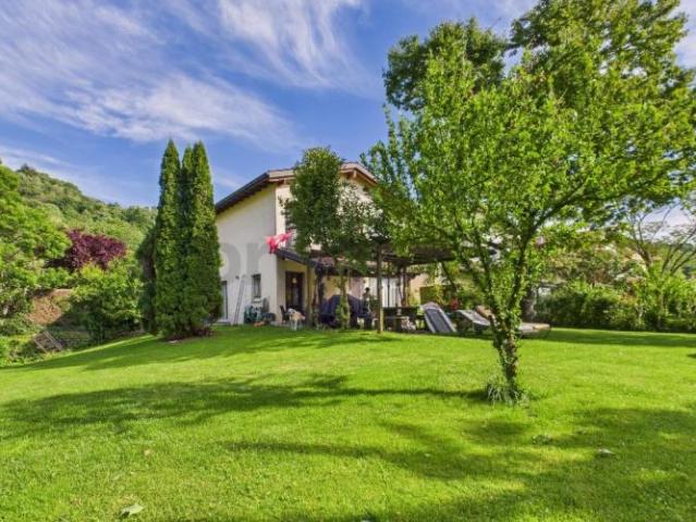 Ruhe und Natur: wunderschönes Haus mit grossem Garten