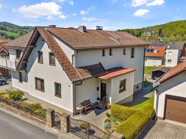 Ruhe. Weitblick. Lebensqualität – Gepflegtes Familienhaus mit Garten & Sauna in Bad Schönau