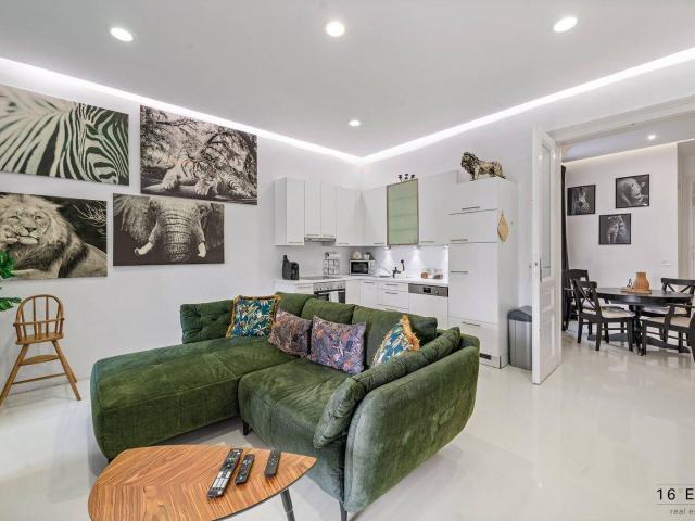 Ruheoase im Altbau: 2 Zimmer Wohnung mit Terrasse und Garten