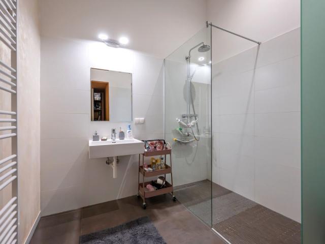 Ruhelage zum Innenhof: 2 Zimmer Altbau mit Balkon
