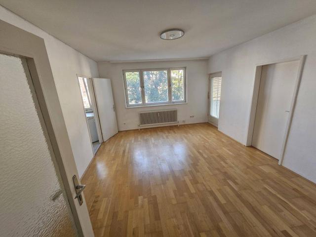 Ruhelage: Hofseitige 2 Zimmer Wohnung mit großzügiger Loggia