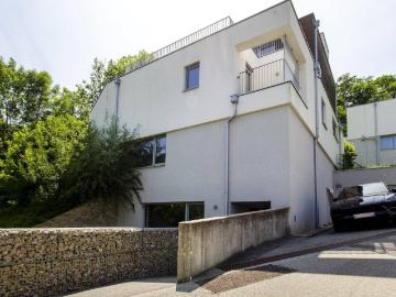 Ruhelage im südlichen Speckgürtel Moderne Villa mit eigenem Aufzug und Pool