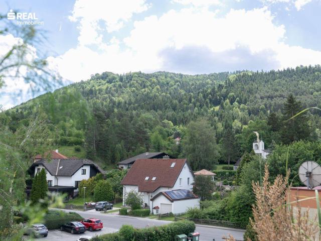 Ruhelage mit traumhafter Aussicht 80m², 3 Zi Terrasse, 3 Liftstock, neue Küche, Klimaanlage, Massagebadewanne!
