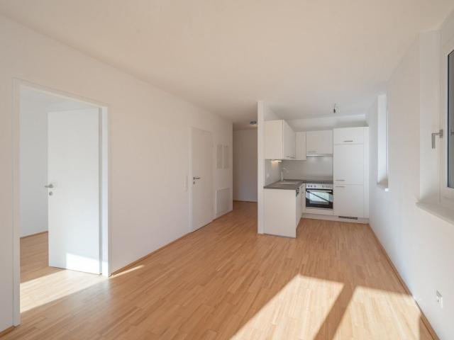 Ruhelage: Moderne 2 Zimmer Wohnung mit Loggia Nahe Donau