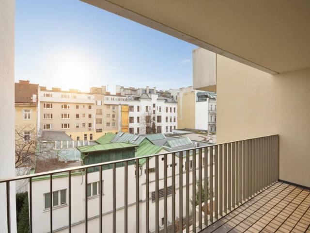 Ruhelage: Schöne 2 Zimmer Wohnung mit Loggia in Augartennähe