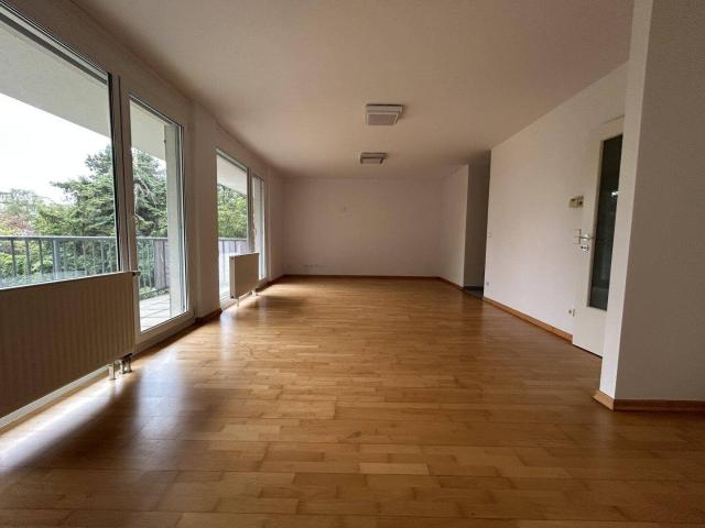 RUHELAGE + SONNIG + Balkon + TOPLAGE in NUSSDORF!