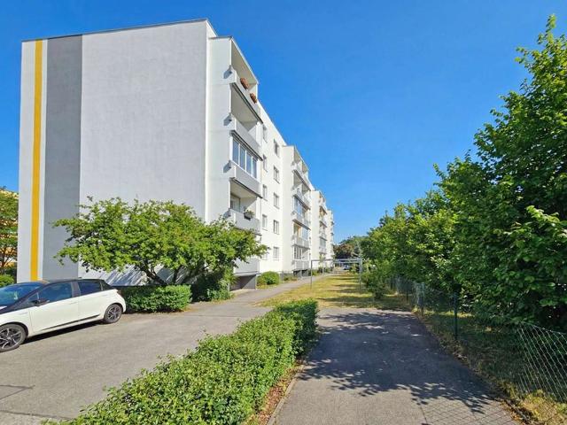 Ruhig und dennoch mittendrin – gepflegte, einzugsbereite 2 Zimmer Wohnung mit Balkon