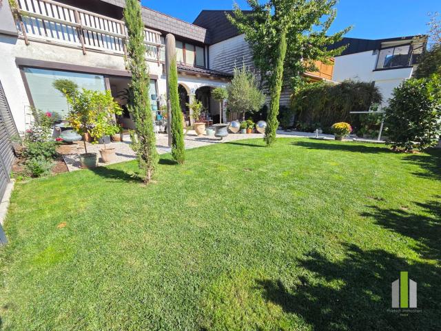 Ruhig und sonnig wohnen: Reihenmittelhaus mit Carport in zentraler Lage!