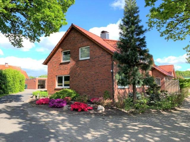Ruhig wohnen auf ca. 119 m² 4 Zimmer Erdgeschosswohnung mit Terrasse!