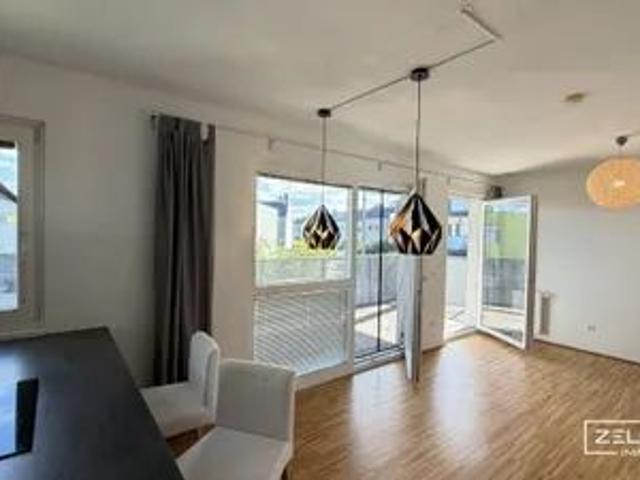 RUHIG WOHNEN. ENTSPANNT LEBEN. 3 ZIMMER MIT BALKON & POOL | ZELLMANN IMMOBILIEN