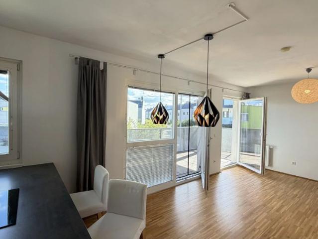 RUHIG WOHNEN. ENTSPANNT LEBEN. – 3 ZIMMER MIT BALKON & POOL | ZELLMANN IMMOBILIEN