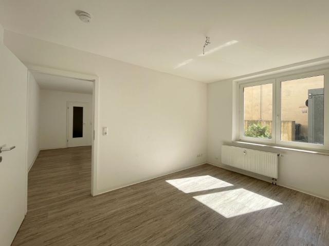 Ruhig wohnen im Hinterhof: Modernisierte 2 Raum Wohnung mit praktischem Abstellraum