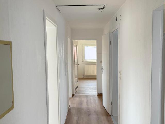 Ruhig wohnen in Burgfarrnbach – 3 Zimmer, Stellplatz & Spitzboden