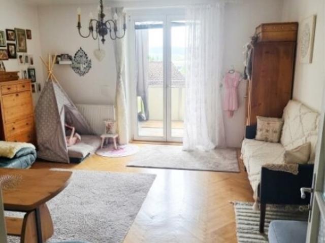 Ruhig wohnen und dennoch gut angebunden 56,74 m² große 2 Zimmer Wohnung mit Balkon und Parkplatz in ruhiger Lage in Vöcklabruck! Ab 01.12.2026 verfügbar!