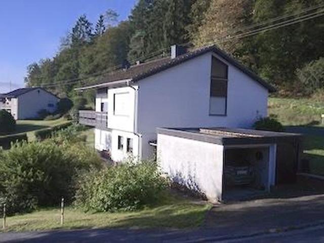 Ruhig am Waldrand gelegenes EFH mit Blick über BID Wallau